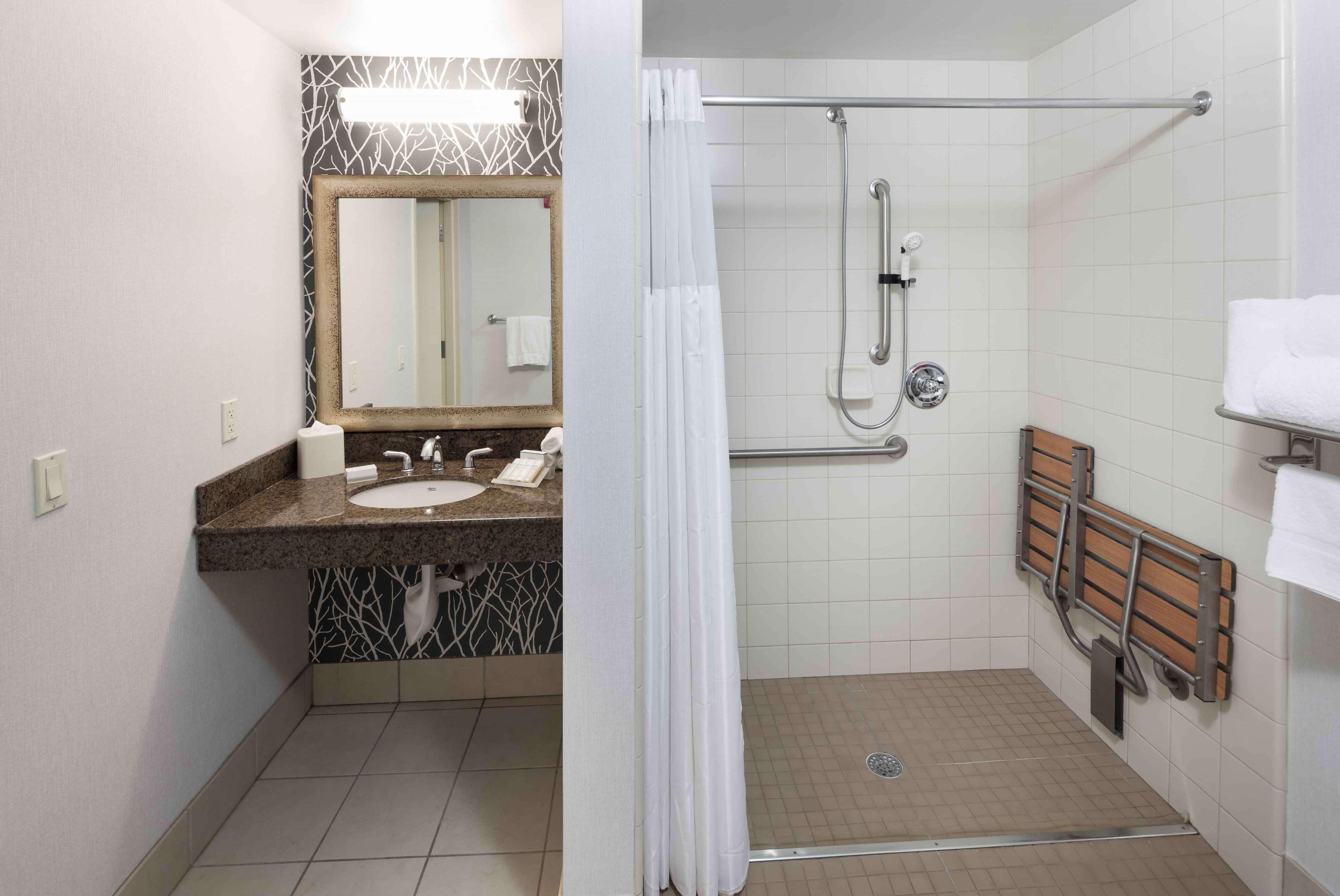Hilton Garden Detroit/novi 3*